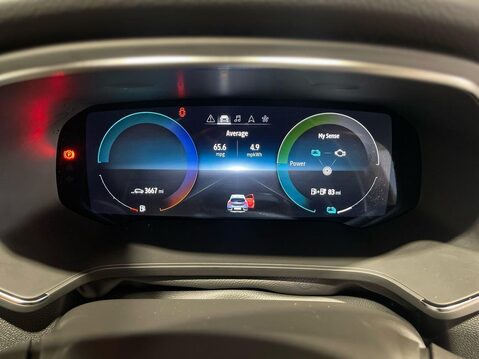 Renault Captur 1.6 E-TECH 9.8kWh techno SUV 5dr Petrol Plug-in Hybrid Auto Euro 6 (s/s) (1 25