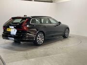 Volvo V90 2.0 B4 MHEV Core Estate 5dr Petrol Hybrid Auto Euro 6 (s/s) (197 ps) 8