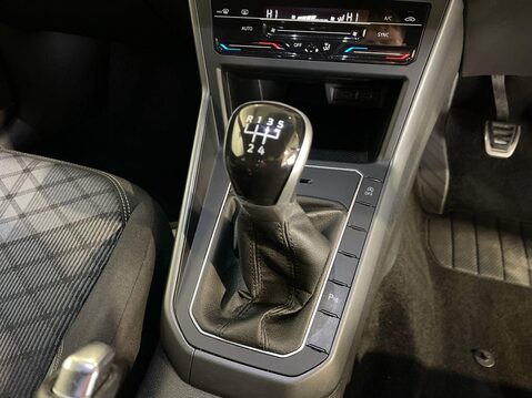 Volkswagen Polo 1.0 TSI R-Line Hatchback 5dr Petrol Manual Euro 6 (s/s) (95 ps) Professiona 19