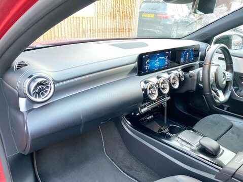 Mercedes-Benz A Class 1.3 A180 AMG Line Edition (Executive) Hatchback 5dr Petrol 7G-DCT Euro 6 (s 8
