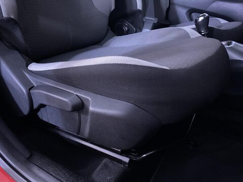 Toyota Aygo 1.0 VVT-i x-play Hatchback 5dr Petrol x-shift Euro 6 (Safety Sense) (71 ps) 26