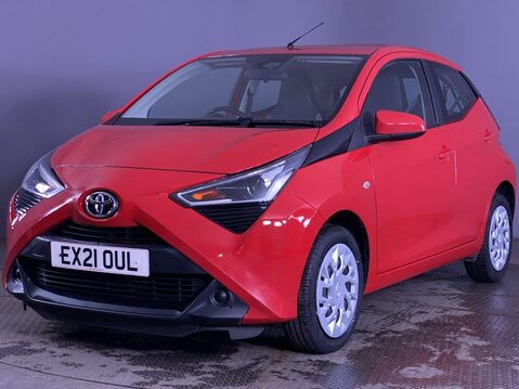 Toyota Aygo 1.0 VVT-i x-play Hatchback 5dr Petrol x-shift Euro 6 (Safety Sense) (71 ps) 4