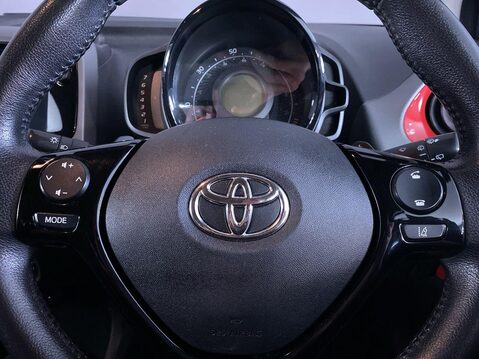 Toyota Aygo 1.0 VVT-i x-play Hatchback 5dr Petrol x-shift Euro 6 (Safety Sense) (71 ps) 22