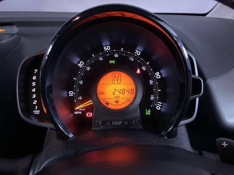 Toyota Aygo 1.0 VVT-i x-play Hatchback 5dr Petrol x-shift Euro 6 (Safety Sense) (71 ps) 28