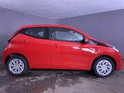 Toyota Aygo 1.0 VVT-i x-play Hatchback 5dr Petrol x-shift Euro 6 (Safety Sense) (71 ps) 9