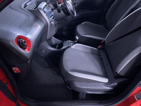 Toyota Aygo 1.0 VVT-i x-play Hatchback 5dr Petrol x-shift Euro 6 (Safety Sense) (71 ps) 17