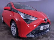 Toyota Aygo 1.0 VVT-i x-play Hatchback 5dr Petrol x-shift Euro 6 (Safety Sense) (71 ps) 11