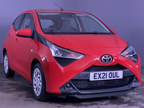 Toyota Aygo 1.0 VVT-i x-play Hatchback 5dr Petrol x-shift Euro 6 (Safety Sense) (71 ps) 1