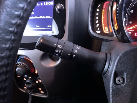 Toyota Aygo 1.0 VVT-i x-play Hatchback 5dr Petrol x-shift Euro 6 (Safety Sense) (71 ps) 23