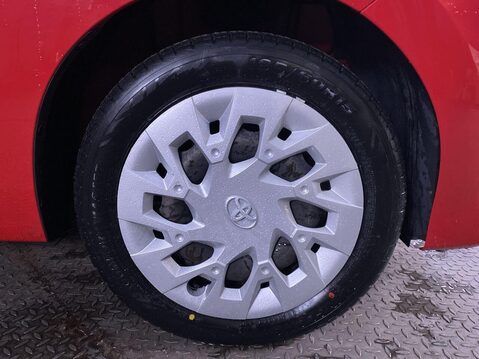 Toyota Aygo 1.0 VVT-i x-play Hatchback 5dr Petrol x-shift Euro 6 (Safety Sense) (71 ps) 12