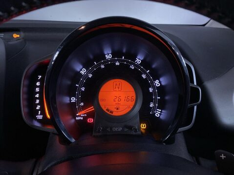 Toyota Aygo 1.0 VVT-i x-play Hatchback 5dr Petrol x-shift Euro 6 (Safety Sense) (71 ps) 28