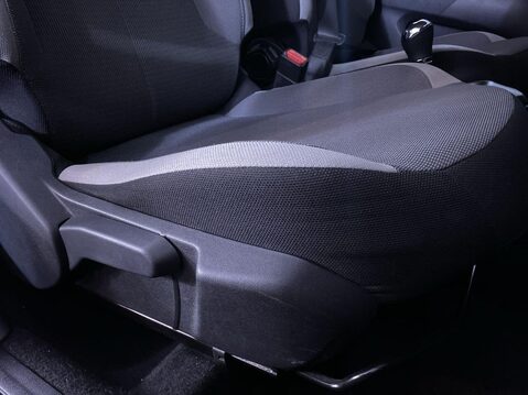 Toyota Aygo 1.0 VVT-i x-play Hatchback 5dr Petrol x-shift Euro 6 (Safety Sense) (71 ps) 26