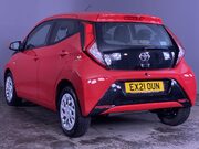 Toyota Aygo 1.0 VVT-i x-play Hatchback 5dr Petrol x-shift Euro 6 (Safety Sense) (71 ps) 6