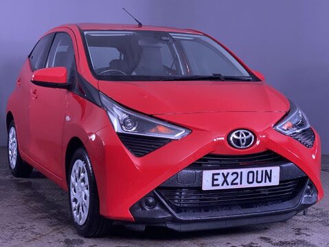 Toyota Aygo 1.0 VVT-i x-play Hatchback 5dr Petrol x-shift Euro 6 (Safety Sense) (71 ps) 1