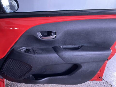 Toyota Aygo 1.0 VVT-i x-play Hatchback 5dr Petrol x-shift Euro 6 (Safety Sense) (71 ps) 27