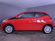 Toyota Aygo 1.0 VVT-i x-play Hatchback 5dr Petrol x-shift Euro 6 (Safety Sense) (71 ps) 5