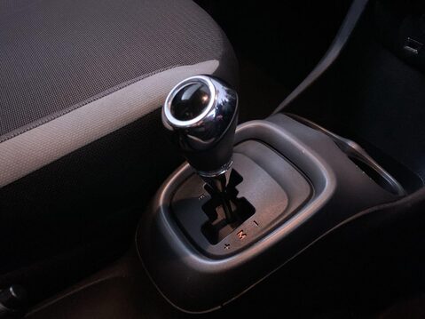 Toyota Aygo 1.0 VVT-i x-play Hatchback 5dr Petrol x-shift Euro 6 (Safety Sense) (71 ps) 21