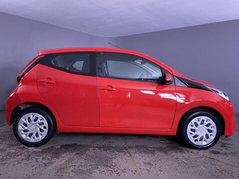Toyota Aygo 1.0 VVT-i x-play Hatchback 5dr Petrol x-shift Euro 6 (Safety Sense) (71 ps) 9