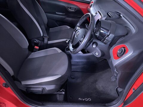Toyota Aygo 1.0 VVT-i x-play Hatchback 5dr Petrol x-shift Euro 6 (Safety Sense) (71 ps) 15