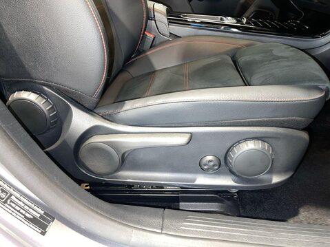 Mercedes-Benz CLA Class 2.0 CLA220d AMG Line (Premium) Coupe 4dr Diesel 8G-DCT Euro 6 (s/s) (190 ps 23