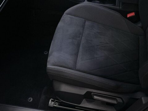 Volkswagen Golf 2.0 TDI Style Hatchback 5dr Diesel Manual Euro 6 (s/s) (115 ps) Heated Seat 17