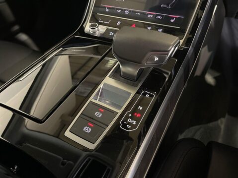 Audi A8 3.0 TDI V6 50 Saloon 4dr Diesel Tiptronic quattro Euro 6 (s/s) (286 ps) DAB 19