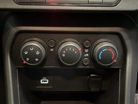 Dacia Sandero Stepway 1.0 TCe Comfort Hatchback 5dr Petrol CVT Euro 6 (s/s) (90 ps) Cruise Contr 27