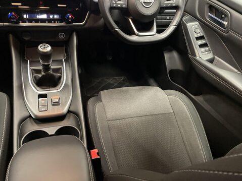 Nissan Qashqai 1.3 DIG-T MHEV N-Connecta SUV 5dr Petrol Hybrid Manual Euro 6 (s/s) (140 ps 15