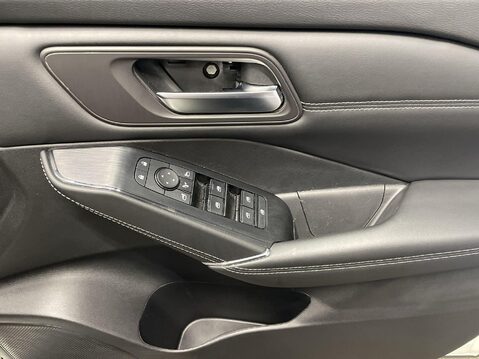 Nissan Qashqai 1.3 DIG-T MHEV N-Connecta SUV 5dr Petrol Hybrid Manual Euro 6 (s/s) (140 ps 25