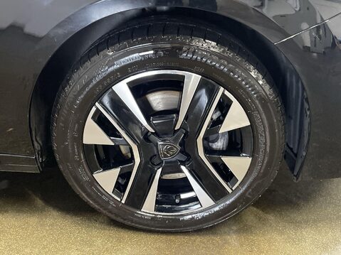 Peugeot 208 1.2 PureTech Allure Hatchback 5dr Petrol Manual Euro 6 (s/s) (100 ps) 12