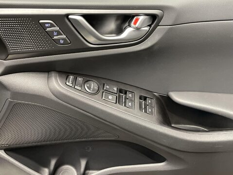 Hyundai IONIQ 38.3kWh Premium Hatchback 5dr Electric Auto (136 ps) Bluetooth 25