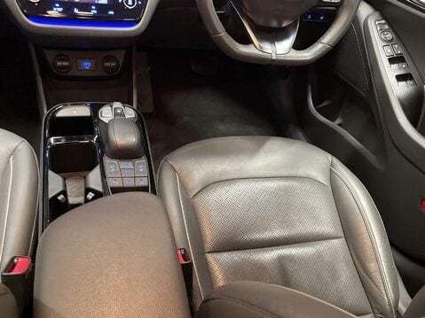 Hyundai IONIQ 38.3kWh Premium Hatchback 5dr Electric Auto (136 ps) Bluetooth 15