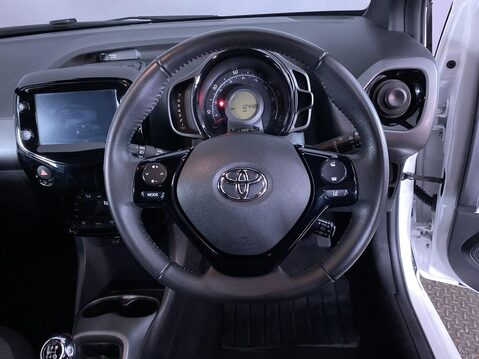 Toyota Aygo 1.0 VVT-i x-trend Hatchback 5dr Petrol Manual Euro 6 (s/s) (71 ps) Air Con 16