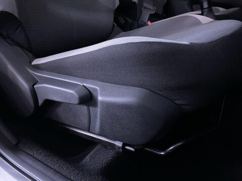 Toyota Aygo 1.0 VVT-i x-trend Hatchback 5dr Petrol Manual Euro 6 (s/s) (71 ps) Air Con 26