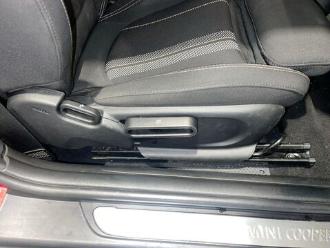 Mini Hatch 2.0 Cooper S Classic Hatchback 3dr Petrol Steptronic Euro 6 (s/s) (178 ps) 6