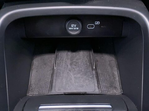 Volvo XC40 2.0 B3 MHEV Core SUV 5dr Petrol Hybrid DCT Auto Euro 6 (s/s) (163 ps) Crui 25