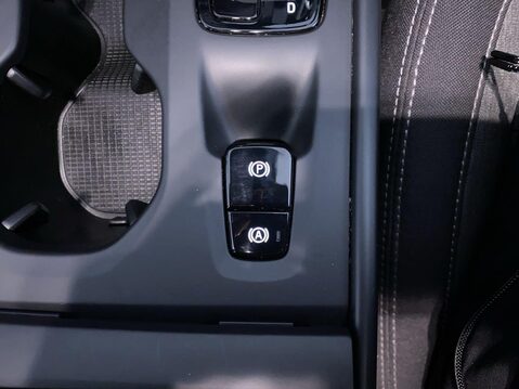 Volvo XC40 2.0 B3 MHEV Core SUV 5dr Petrol Hybrid DCT Auto Euro 6 (s/s) (163 ps) Crui 29