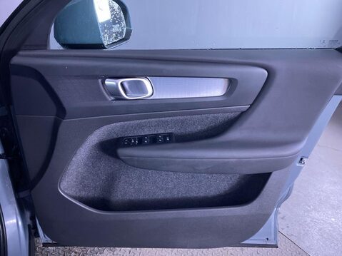 Volvo XC40 2.0 B3 MHEV Core SUV 5dr Petrol Hybrid DCT Auto Euro 6 (s/s) (163 ps) Crui 27