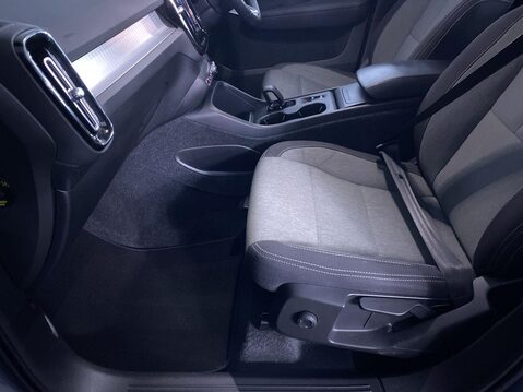 Volvo XC40 2.0 B3 MHEV Core SUV 5dr Petrol Hybrid DCT Auto Euro 6 (s/s) (163 ps) Crui 17