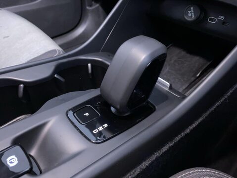 Volvo XC40 2.0 B3 MHEV Core SUV 5dr Petrol Hybrid DCT Auto Euro 6 (s/s) (163 ps) Crui 21