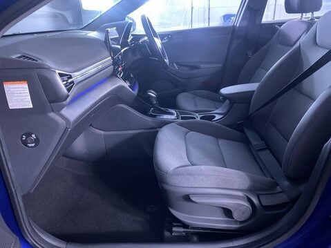Hyundai IONIQ 1.6 h-GDi Premium Hatchback 5dr Petrol Hybrid DCT Euro 6 (s/s) (141 ps) Cr 17
