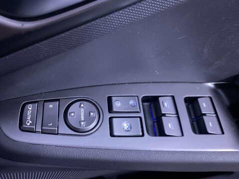 Hyundai IONIQ 1.6 h-GDi Premium Hatchback 5dr Petrol Hybrid DCT Euro 6 (s/s) (141 ps) Cr 33