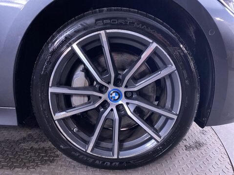 BMW 3 Series 2.0 330e 12kWh Sport Pro Touring 5dr Petrol Plug-in Hybrid Auto Euro 6 (s/s 12