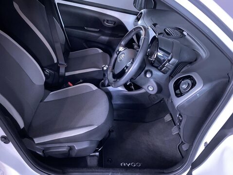 Toyota Aygo 1.0 VVT-i x-trend Hatchback 5dr Petrol Manual Euro 6 (s/s) (71 ps) Bluetoot 15