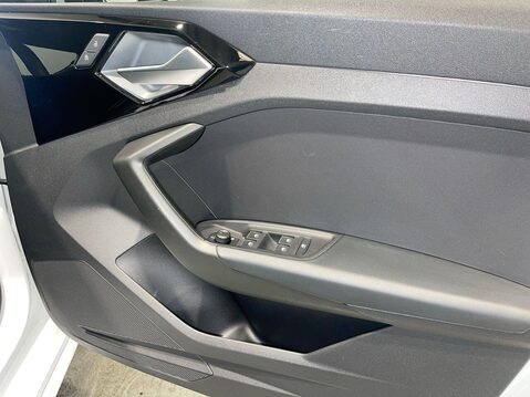 Audi A1 1.0 TFSI 30 S line Sportback 5dr Petrol Manual Euro 6 (s/s) (110 ps) One Ow 22