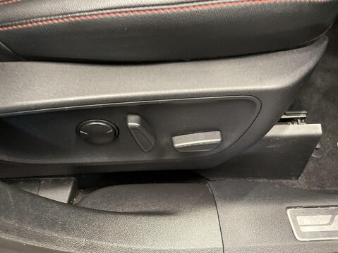 Ford Kuga 2.0 EcoBlue ST-Line X Edition SUV 5dr Diesel Auto AWD Euro 6 (s/s) (190 ps) 25