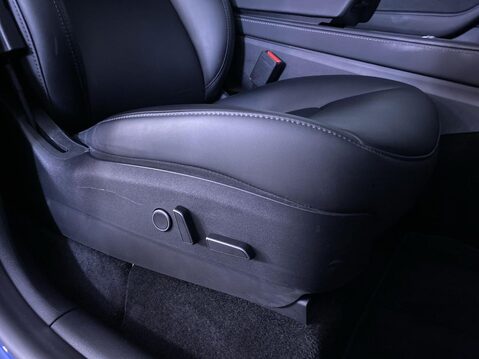 Tesla Model Y (Dual Motor) Long Range SUV 5dr Electric Auto 4WDE (384 bhp) Bluetooth - Pa 26