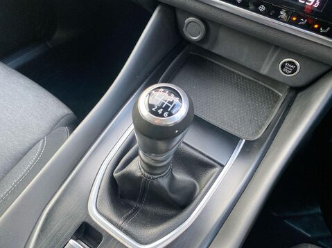 Nissan Qashqai 1.3 DIG-T MHEV N-Connecta SUV 5dr Petrol Hybrid Manual Euro 6 (s/s) (140 ps 15