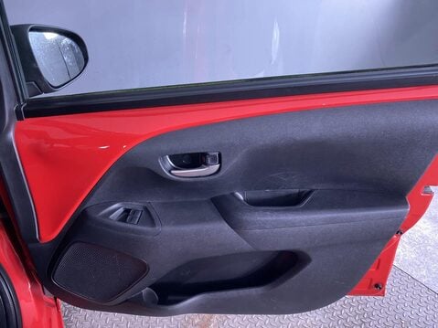 Toyota Aygo 1.0 VVT-i x-play Hatchback 5dr Petrol Manual Euro 6 (Safety Sense) (71 ps) 27