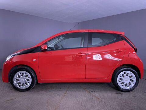 Toyota Aygo 1.0 VVT-i x-play Hatchback 5dr Petrol Manual Euro 6 (Safety Sense) (71 ps) 5
